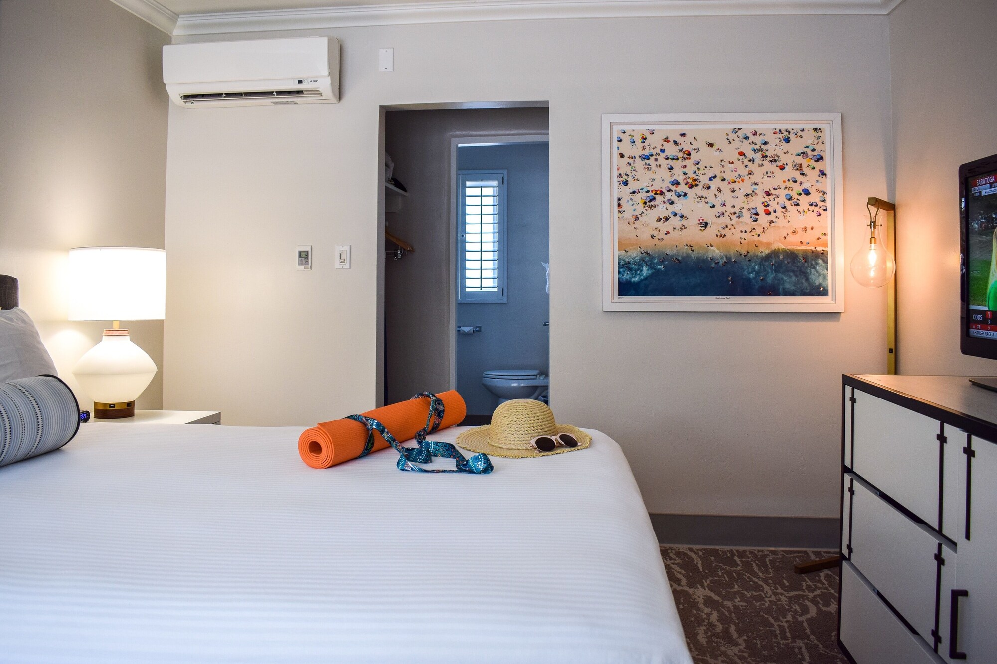 ROOM, QUEEN BED, POOL SIDE