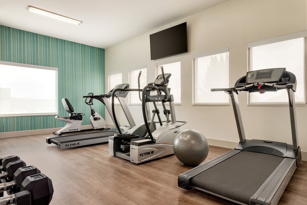 Holiday Inn Express Hotel Suites Searcy 32/50