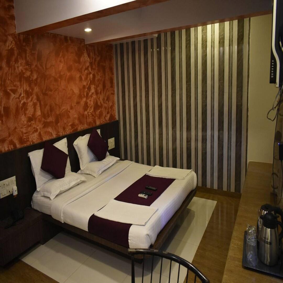 Standard, Queen Bed