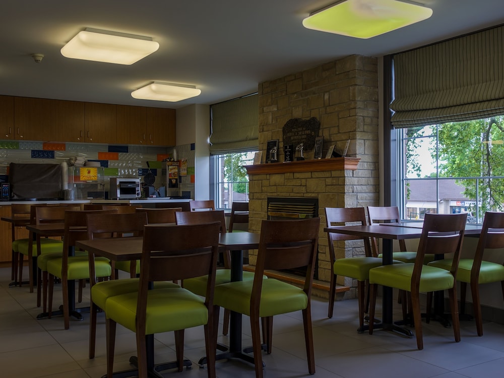 restaurant cafeteria