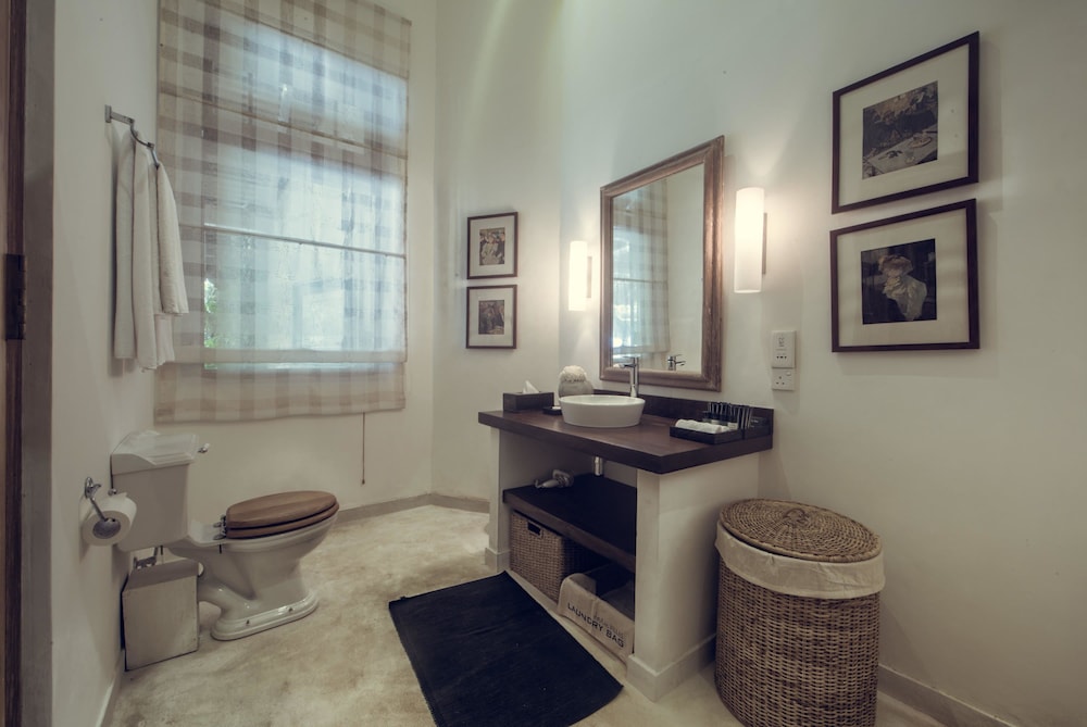 Taru Villas Rampart Street 46/50