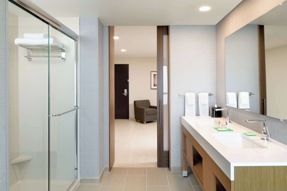 جناح بسرير كينج مع أريكة، Hyatt Place Pasadena 5/5
