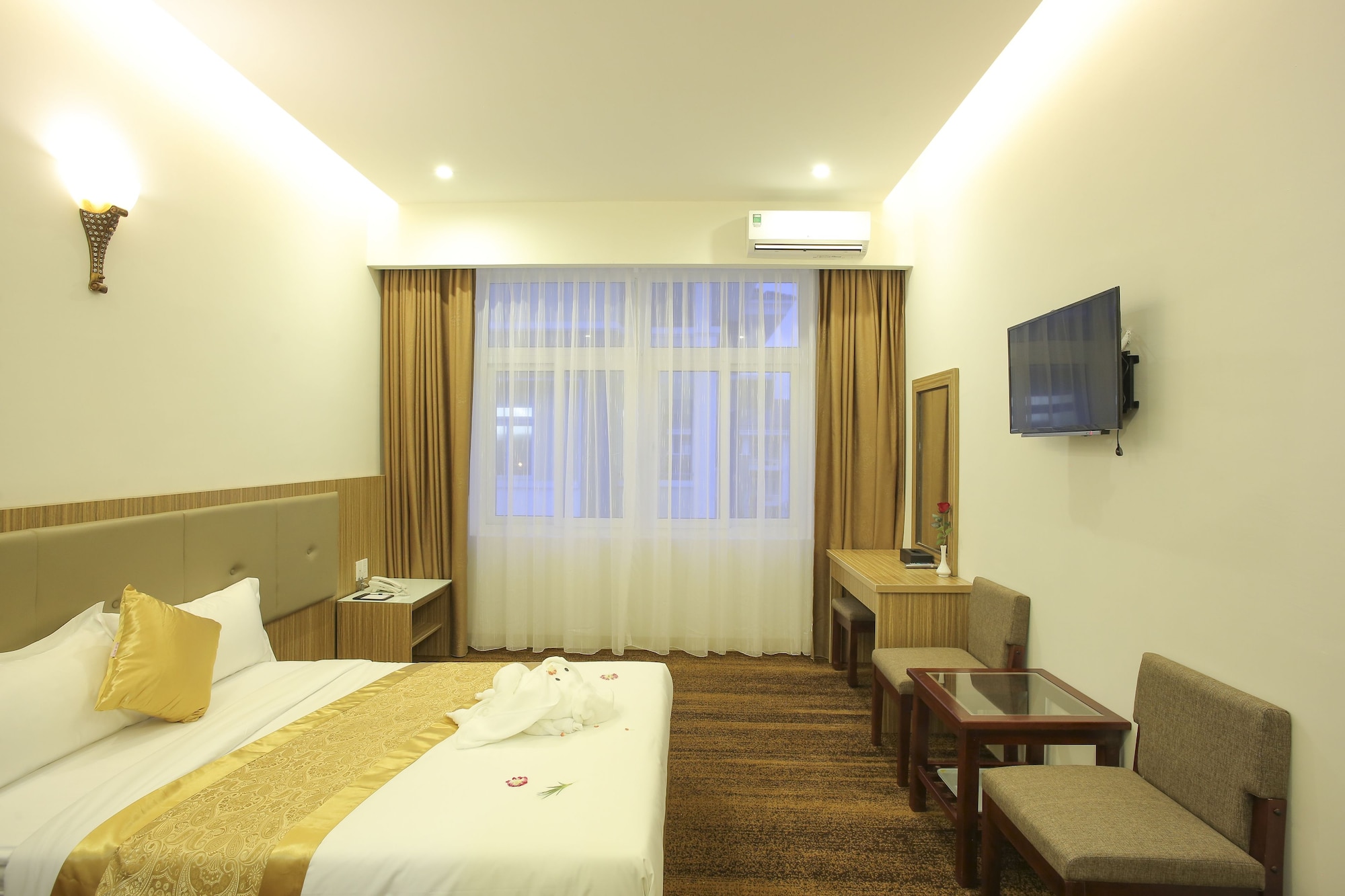 DELUXE, DOUBLE BED
