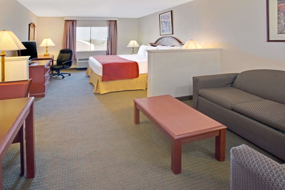Days Inn & Suites by Wyndham Laurel Near Fort Meade 22/37