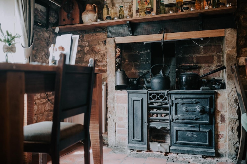 The Falkland Arms 7/50