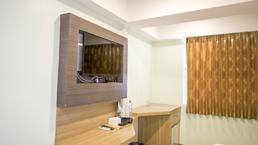 RoomQuest Suvarnabhumi Airport Rom Klao 55/55