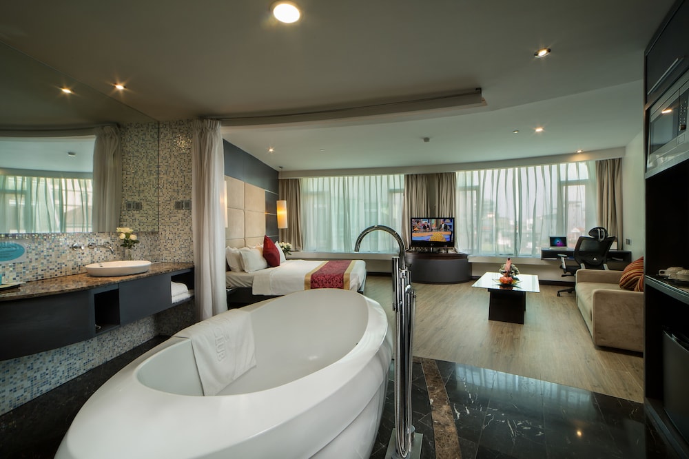 The Hanoi Club Hotel Lake Palais Residences 31/61