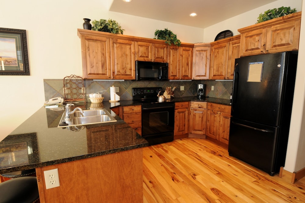 VACATION RENTALS BY BIG SKY RESORT 25/34