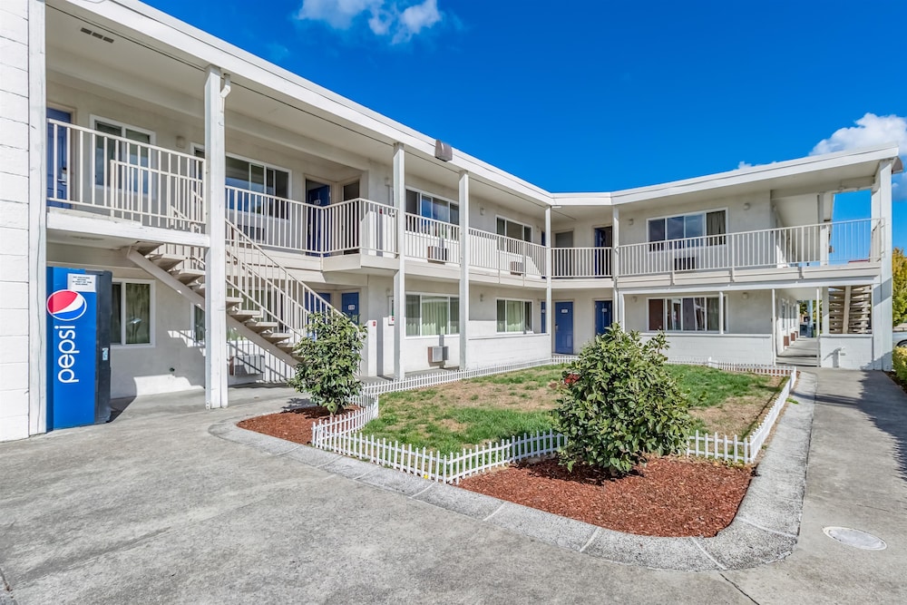 Motel6 Beaverton, OR 36/39