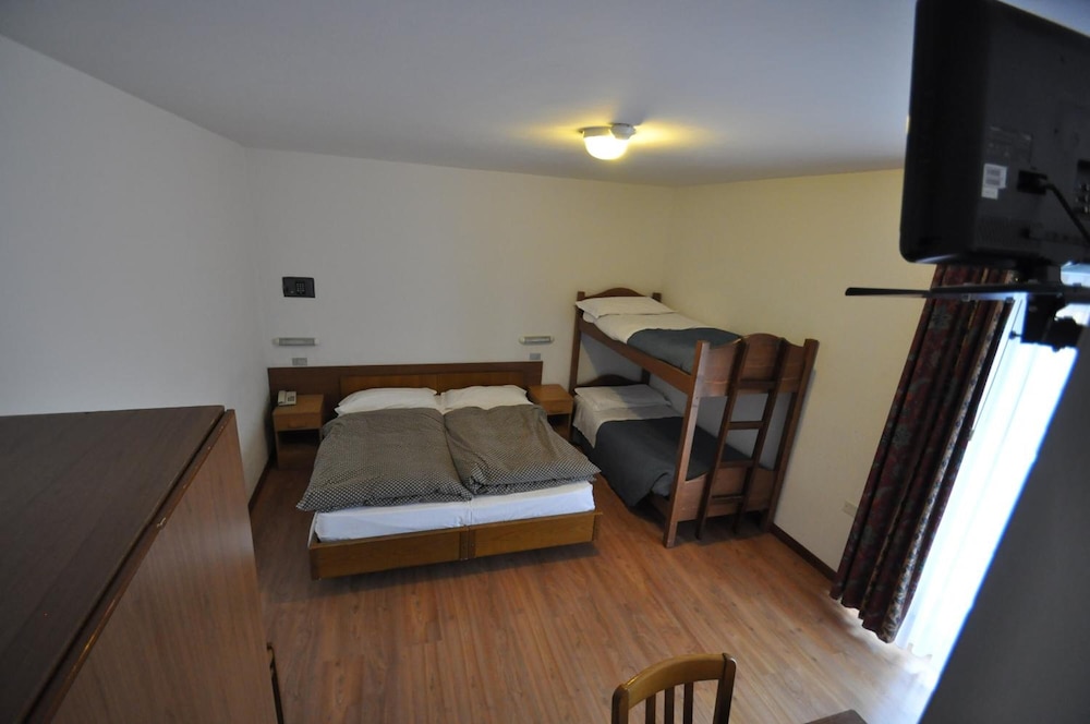 HOTEL SCIATORI 13/31