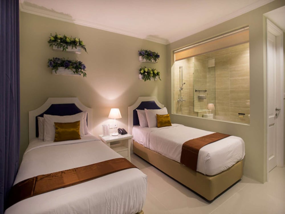 DELUXE, TWIN BEDS, BALCONY