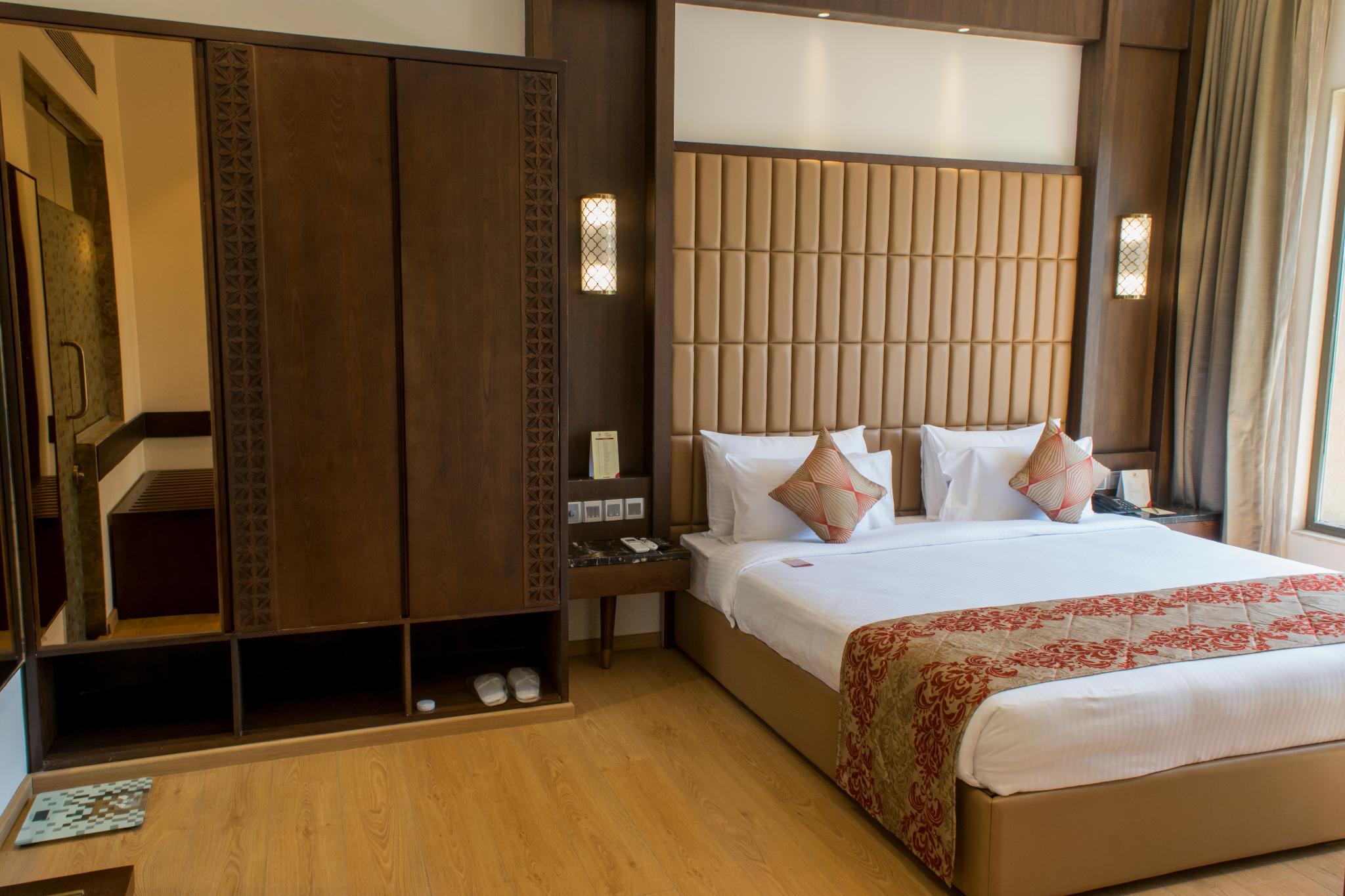 Executive, Suite