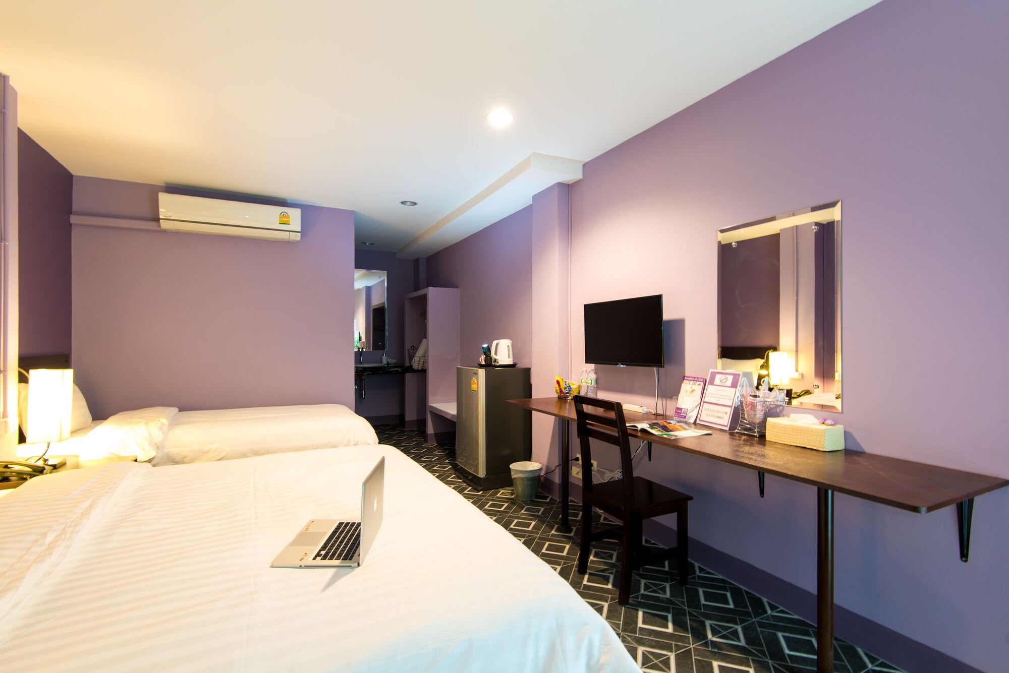 Deluxe, Triple, 1 King and 1 Single Beds