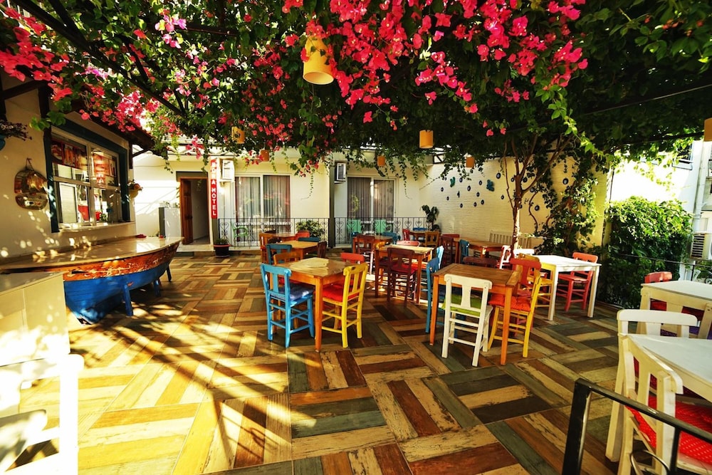 Bora Hotel 40/49
