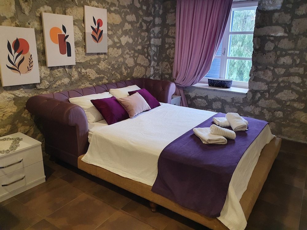 Leyla Suite 6/30