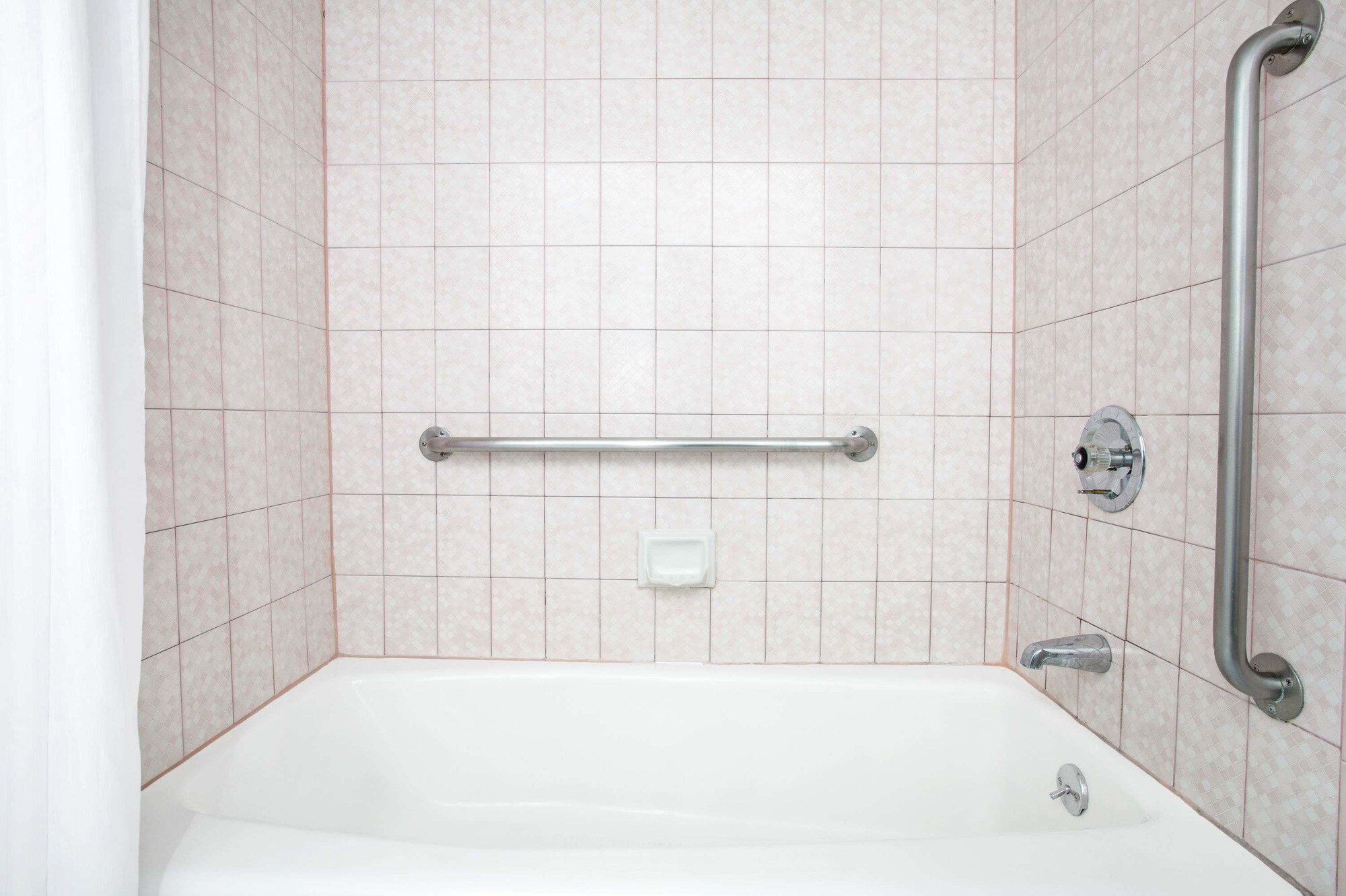 غرفة بسرير كينج مع أريكة لذوي الإعاقة، Days Inn By Wyndham Los Angeles Lax Redondo Manhattan Beach 10/10