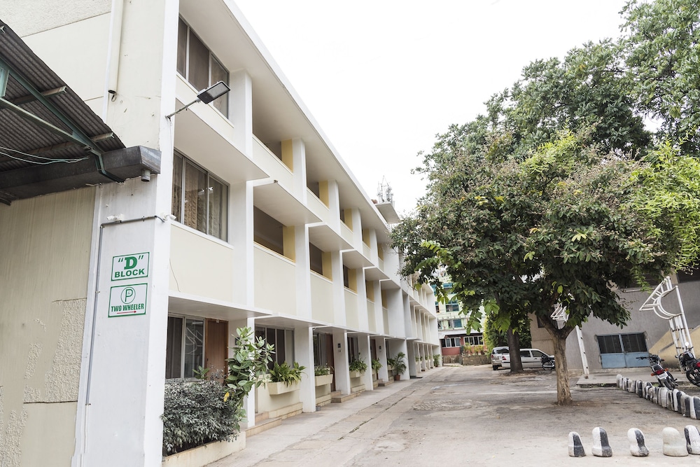 WOODLANDS HOTEL 14/50