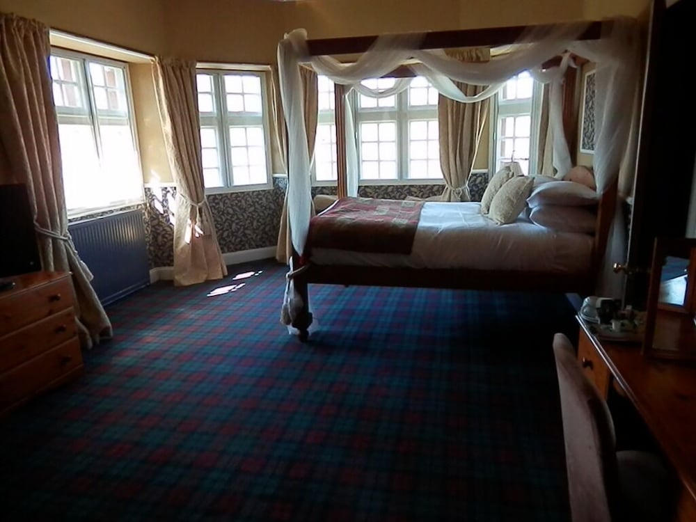 Four Poster, Standard, Double Bed