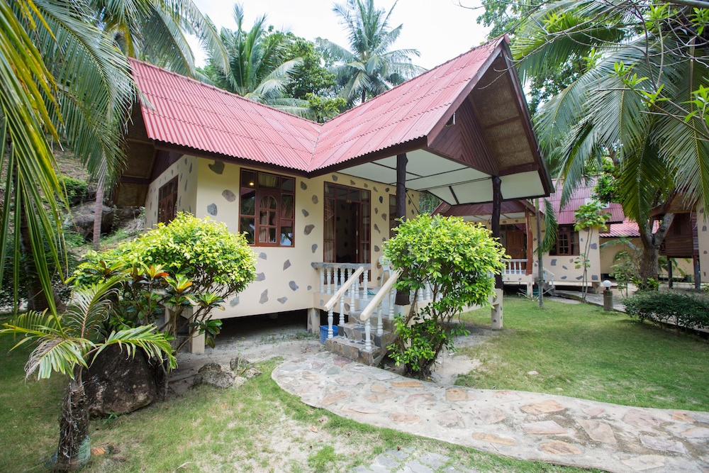 BOTTLE BEACH 1 RESORT 1/74