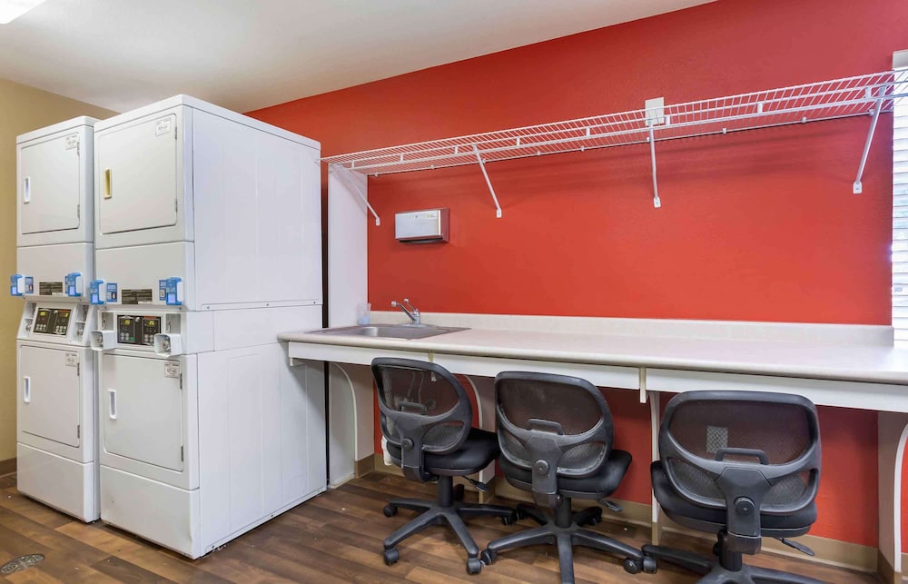 Extended Stay America Suites Phoenix Biltmore 43/54
