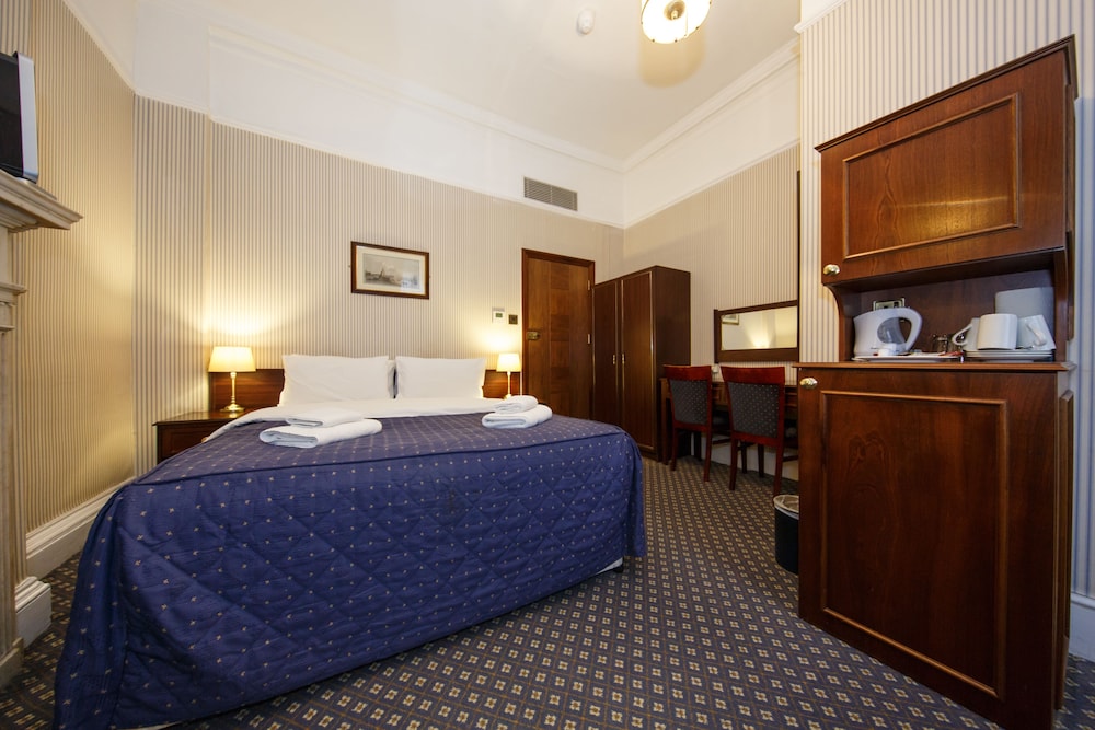 Regency House 23/69