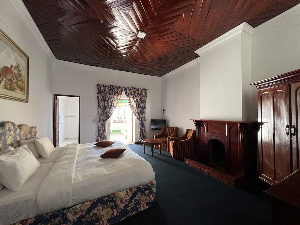 Tea Bush Hotel 25/71