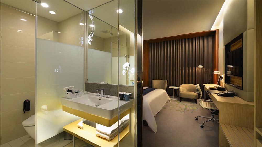 Golden Tulip Glory Fine Hotel 60/60