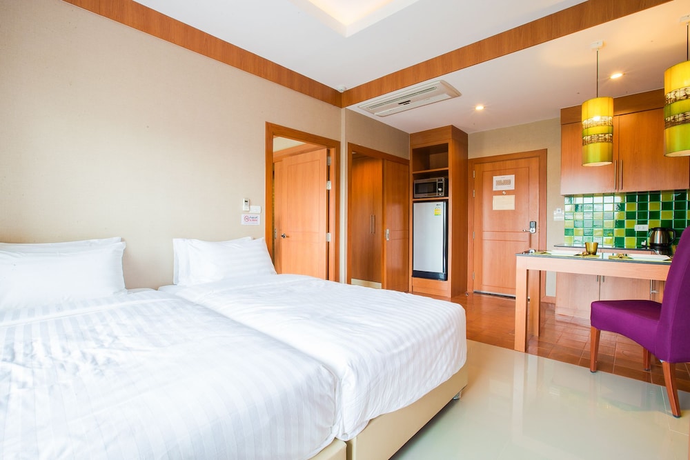 Romantic Khon Kaen Hotel 10/52
