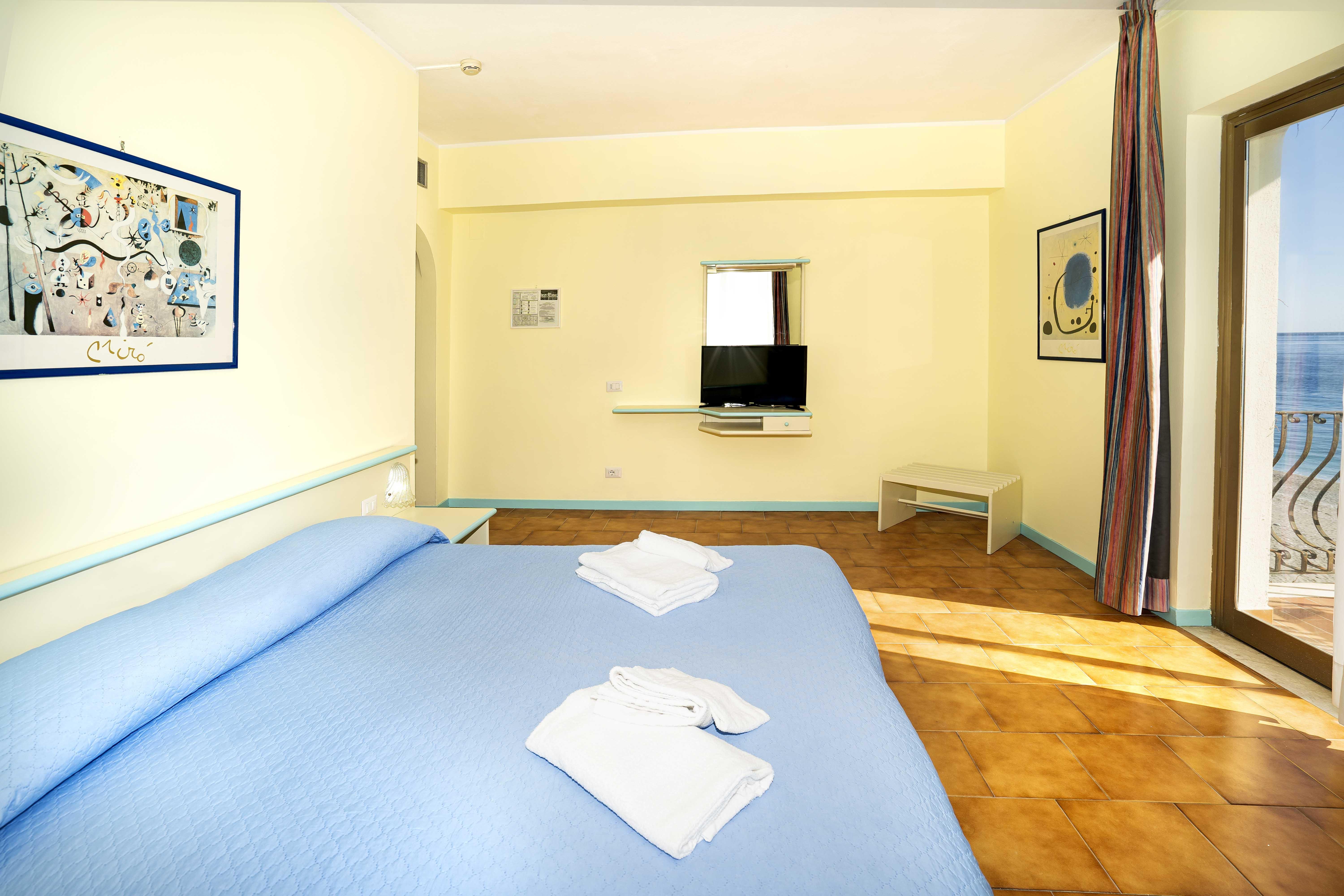 Standard, Side Sea View, Balcony or Terrace