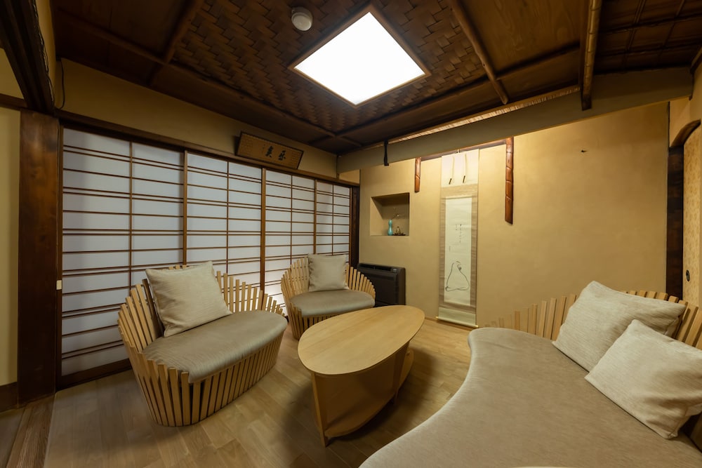 Traditional Kyoto Inn serving Kyoto cuisine IZUYASU 33/50