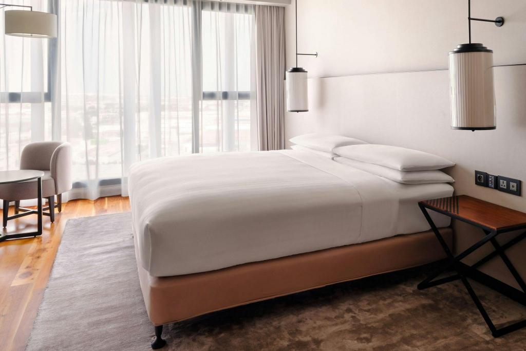 Diplomat, Suite, King Bed
