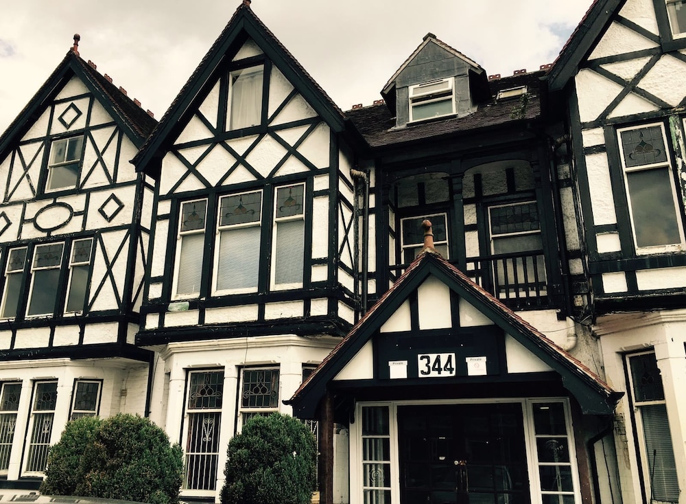 The Tudor House Hotel 1/25