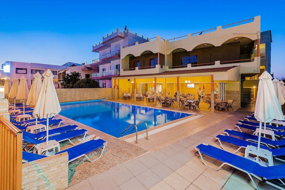 Esmeralda Hotel 18/30