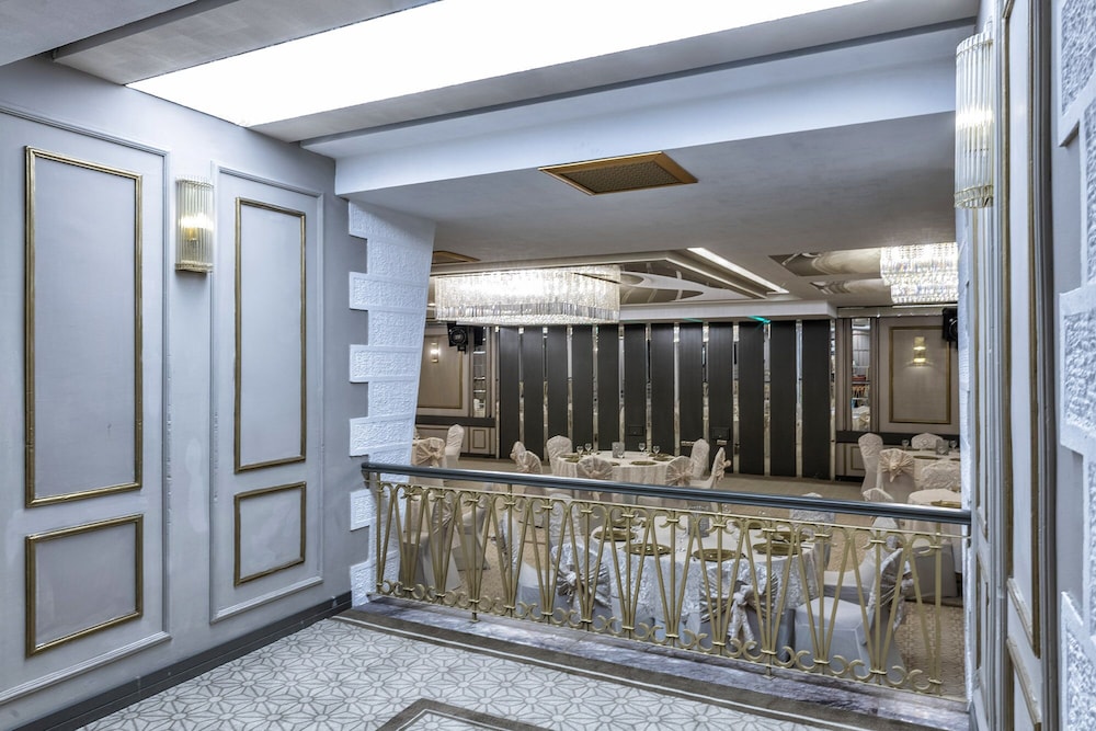 Barcelo Ankara Altinel 8/48