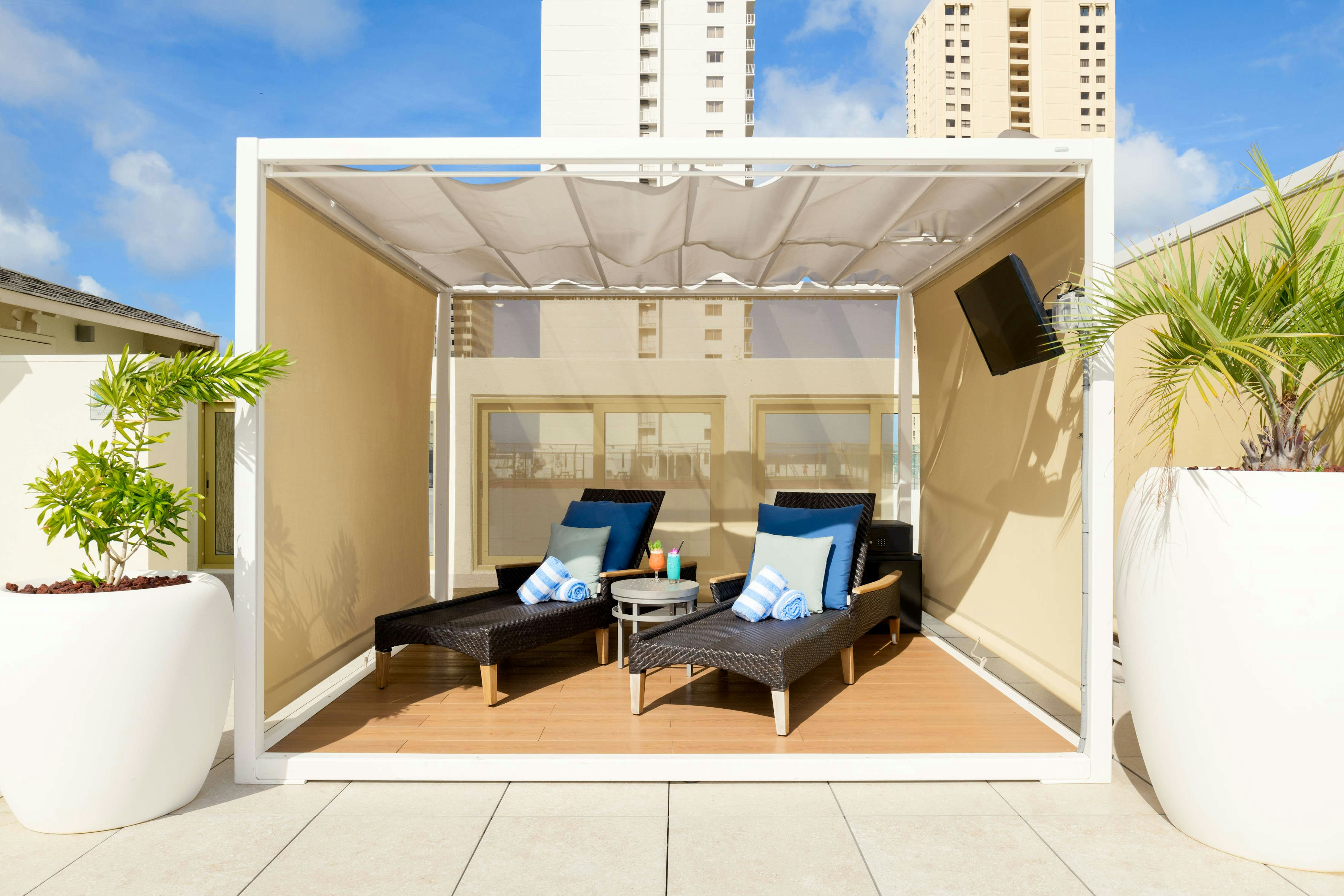 Hilton Waikiki Beach Resort & Spa 10/50