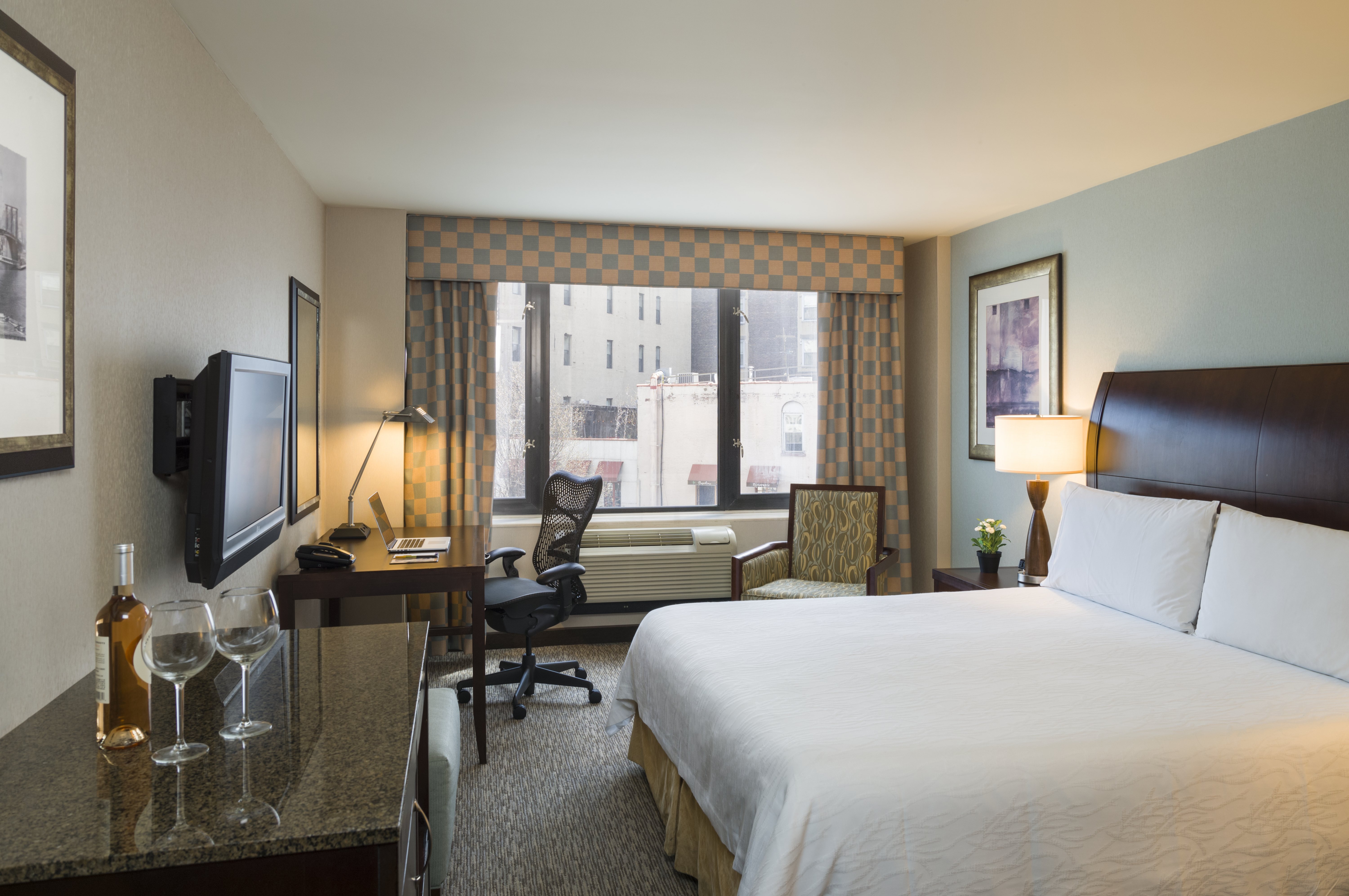 ROOM, KING BED