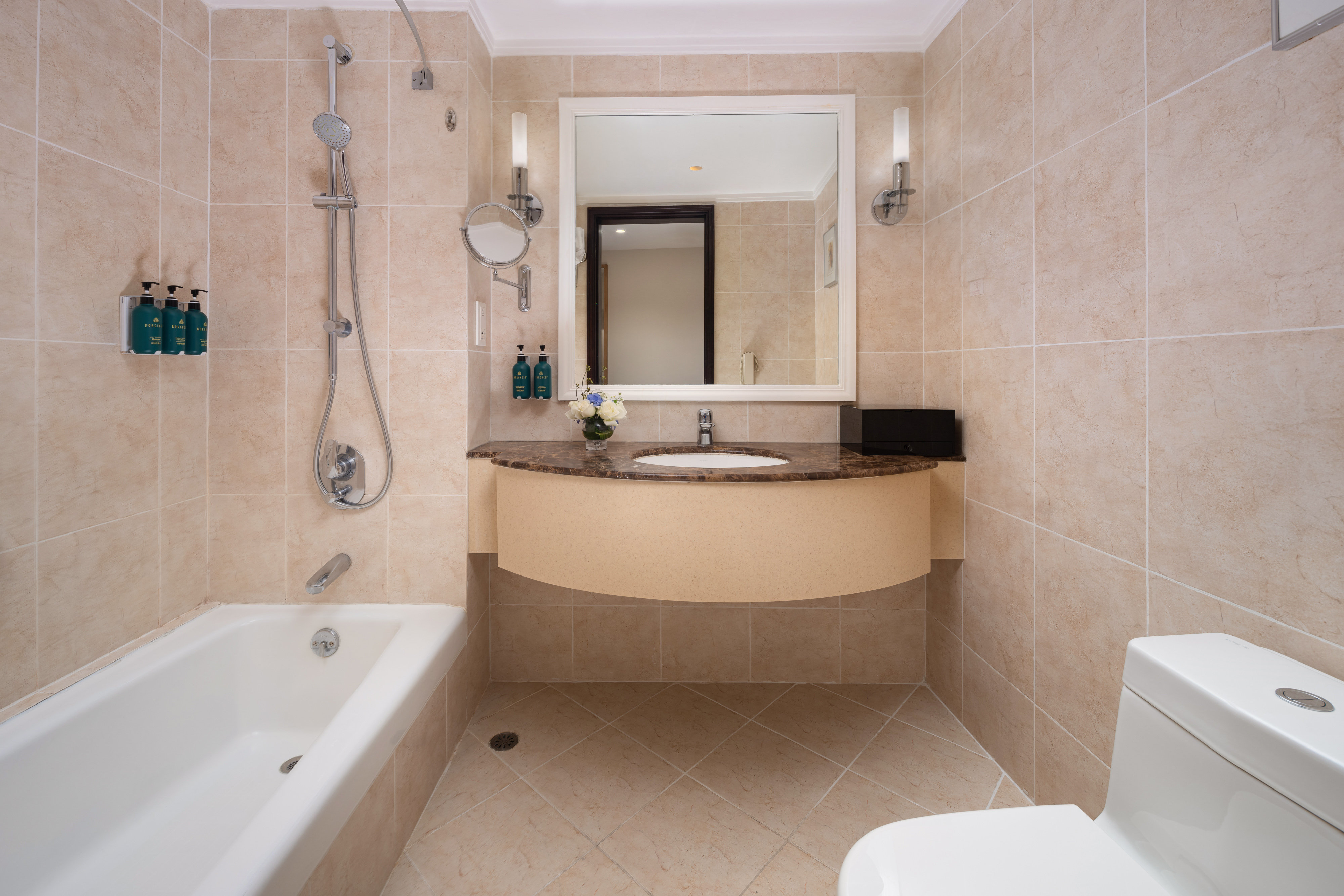 Crowne Plaza Zhuhai City Center 76/78