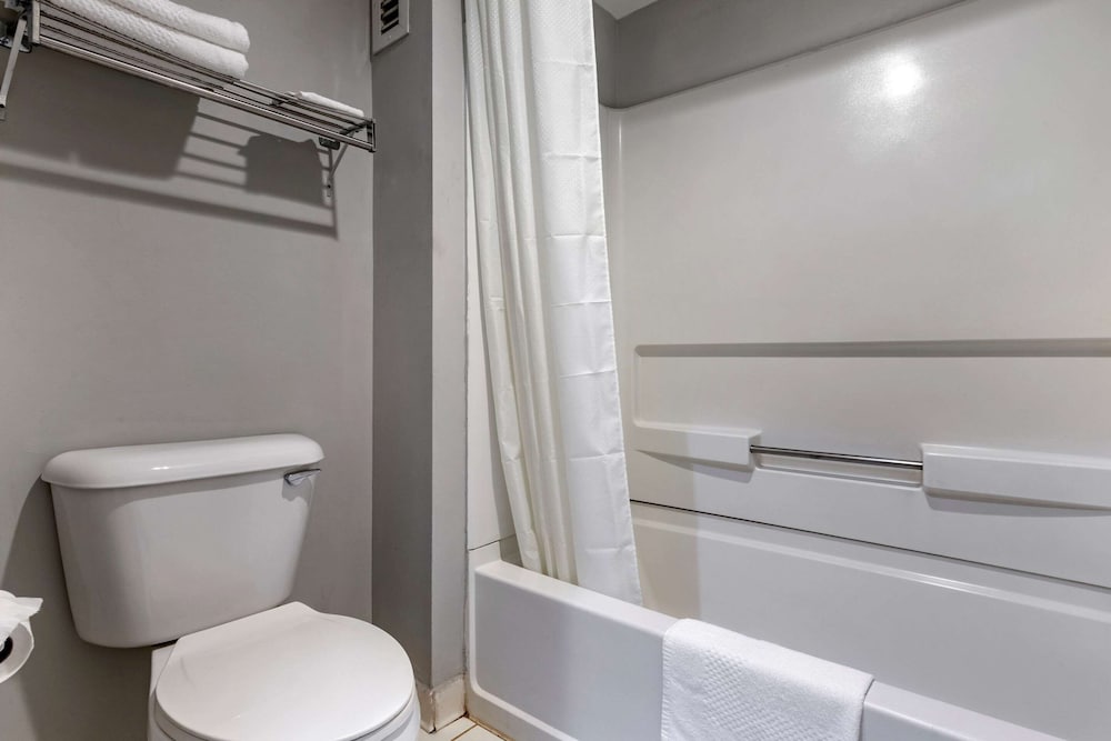 Econo Lodge Saint Stephen 10/37