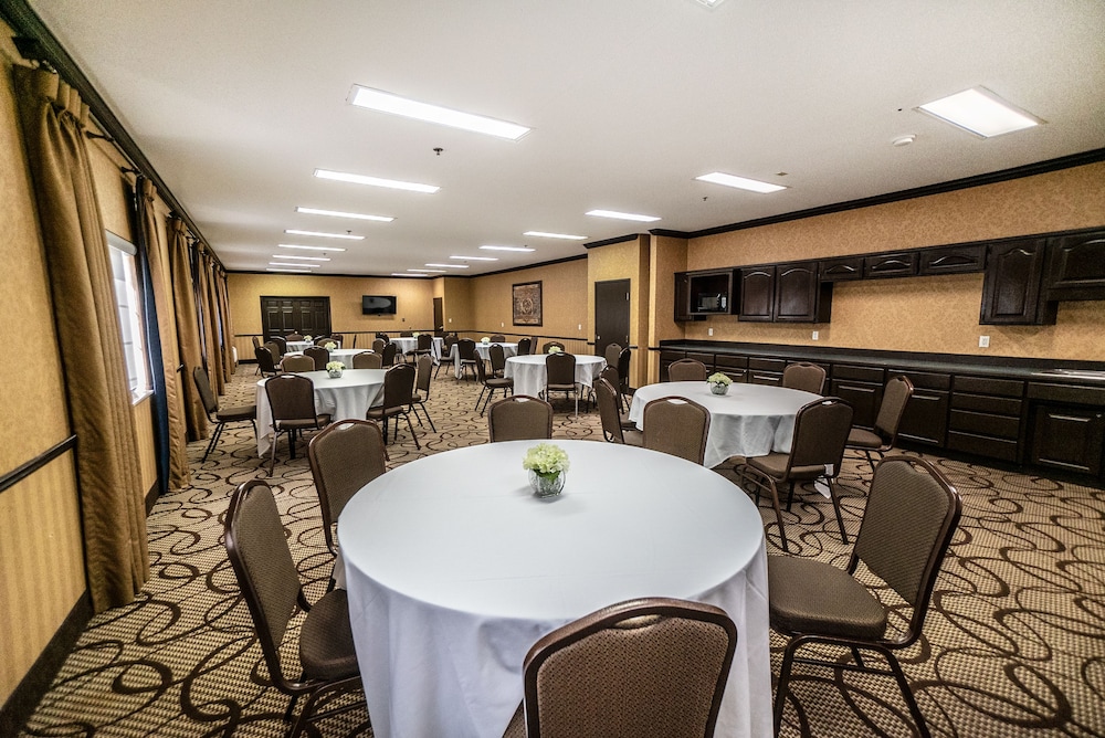 Stone Castle Hotel Conference Center 41/54