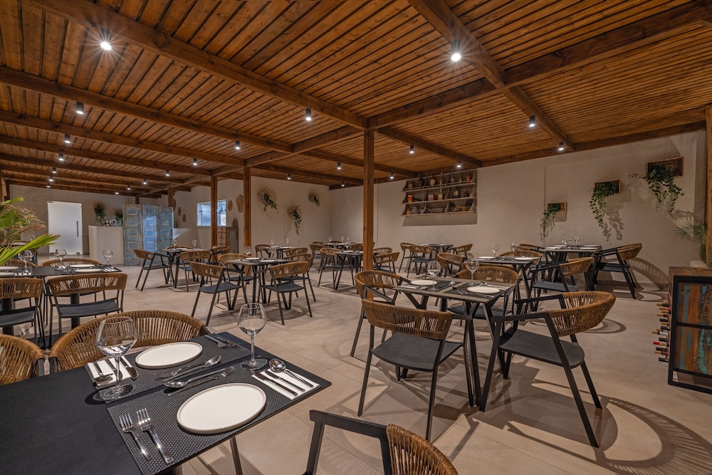 Cabana White Boutique Hotel & Suites 65/80