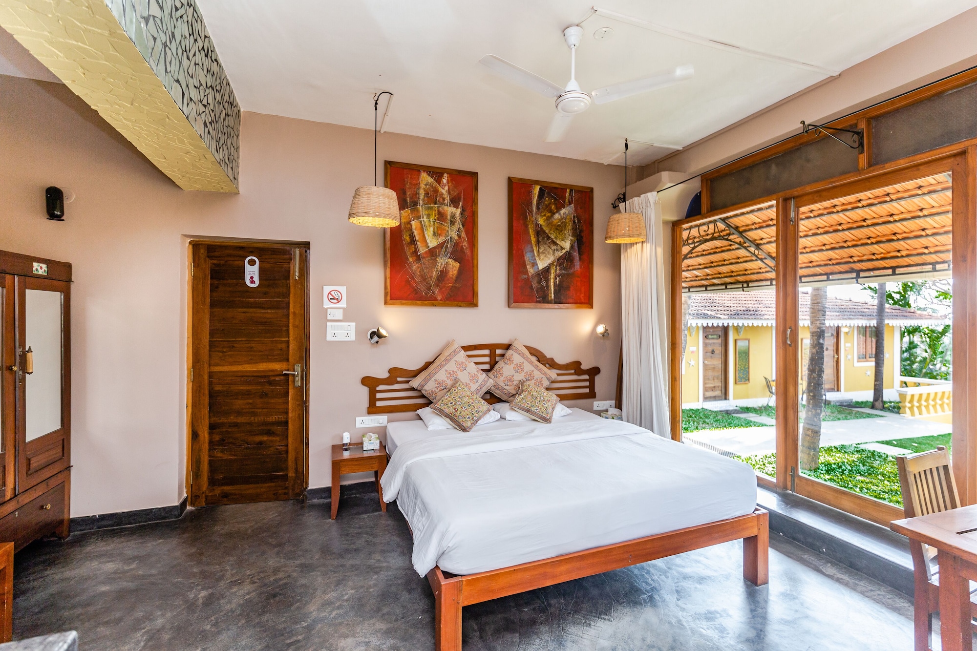غرفة تنفيذية بسرير كينج بشرفة، Fiesta Beach Resort 5/8