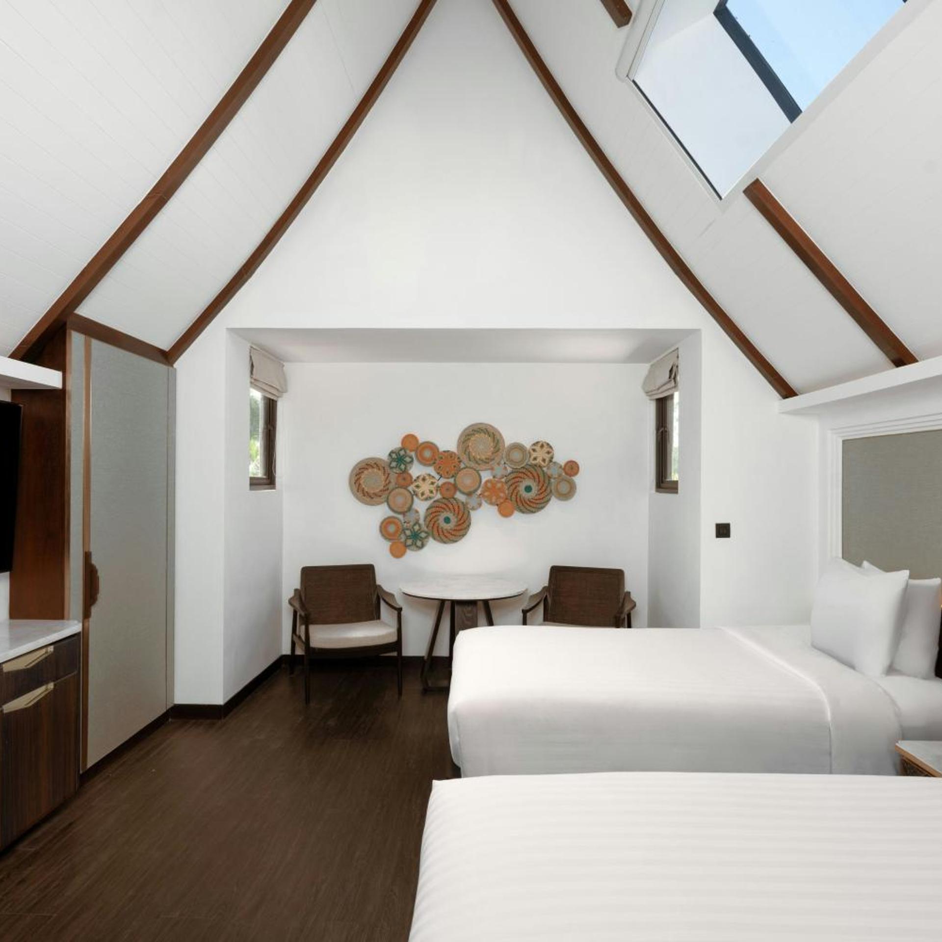 2 Bedrooms, Bi Level, Loft, Balcony