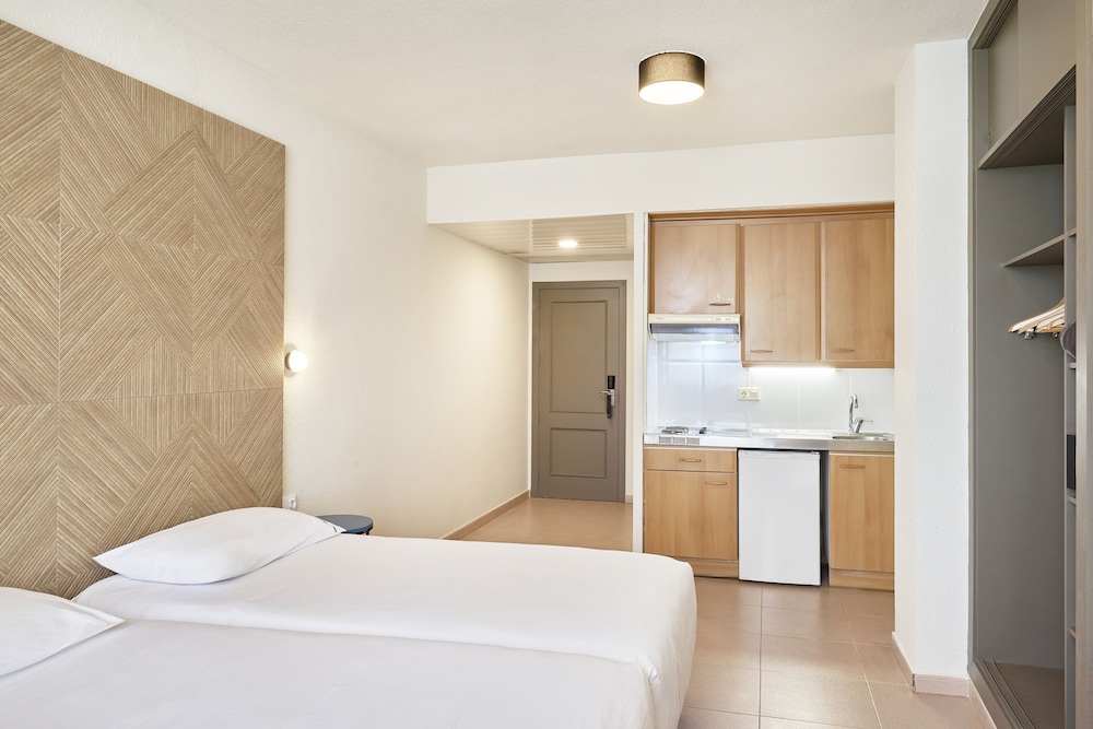 Hesperia Sant Joan Suites 20/57