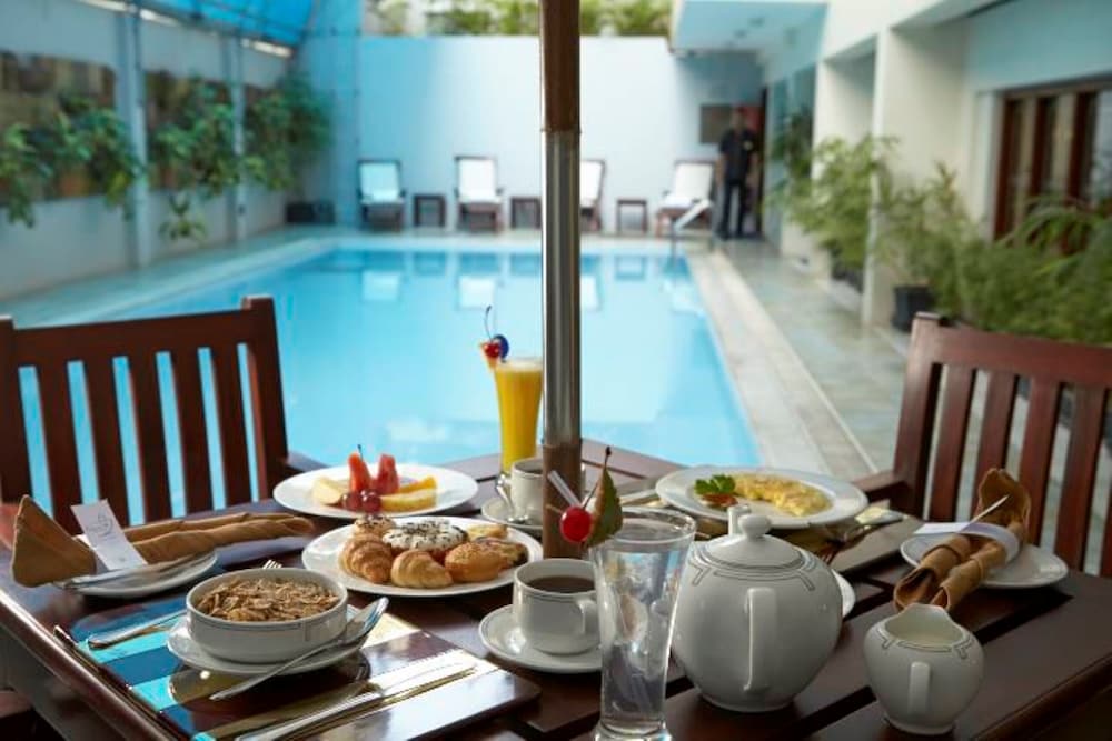 Royal Park Residence Hotel 56/75