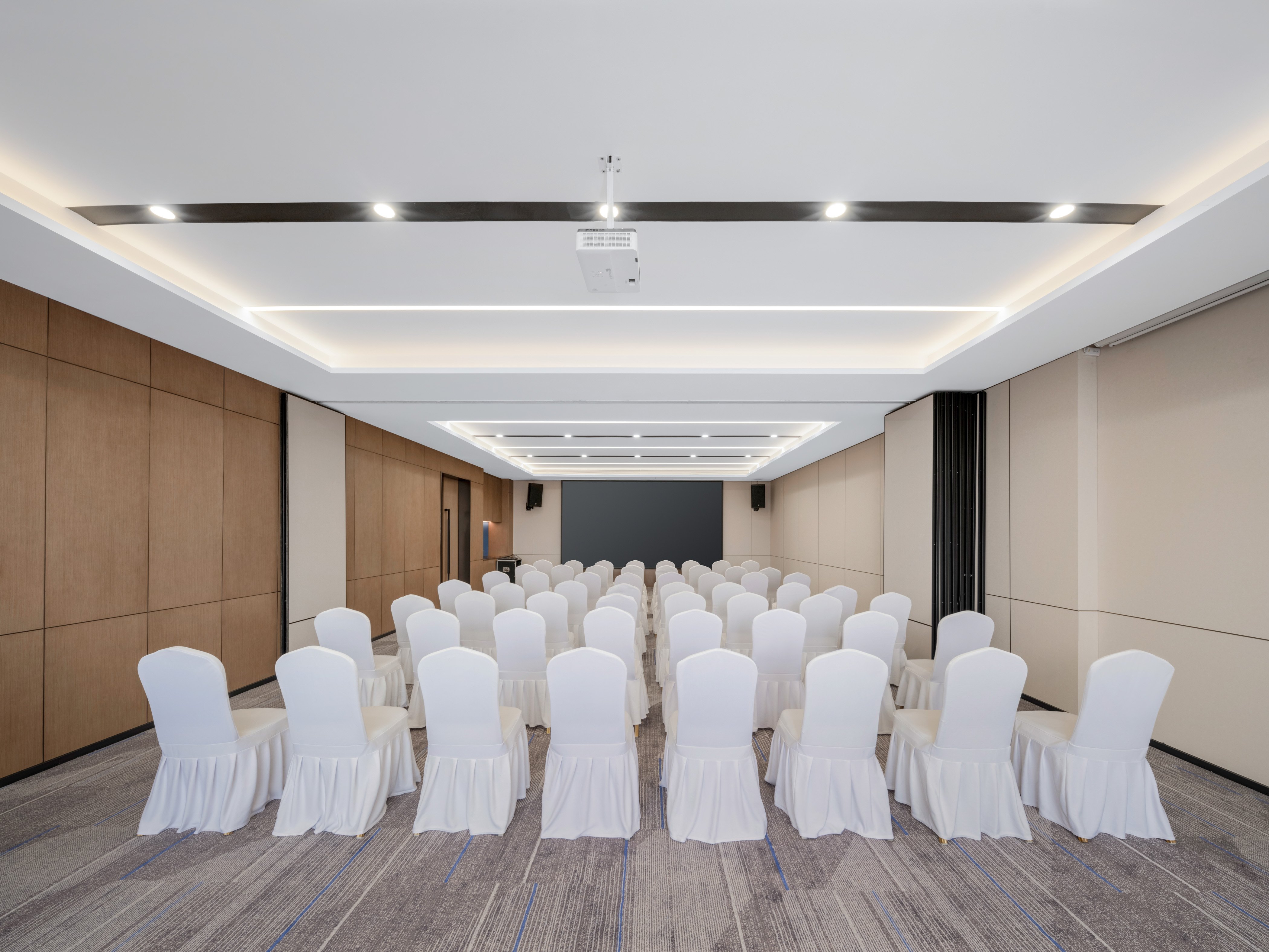 Holiday Inn Express Zhengzhou Nongye Road by IHG 34/39