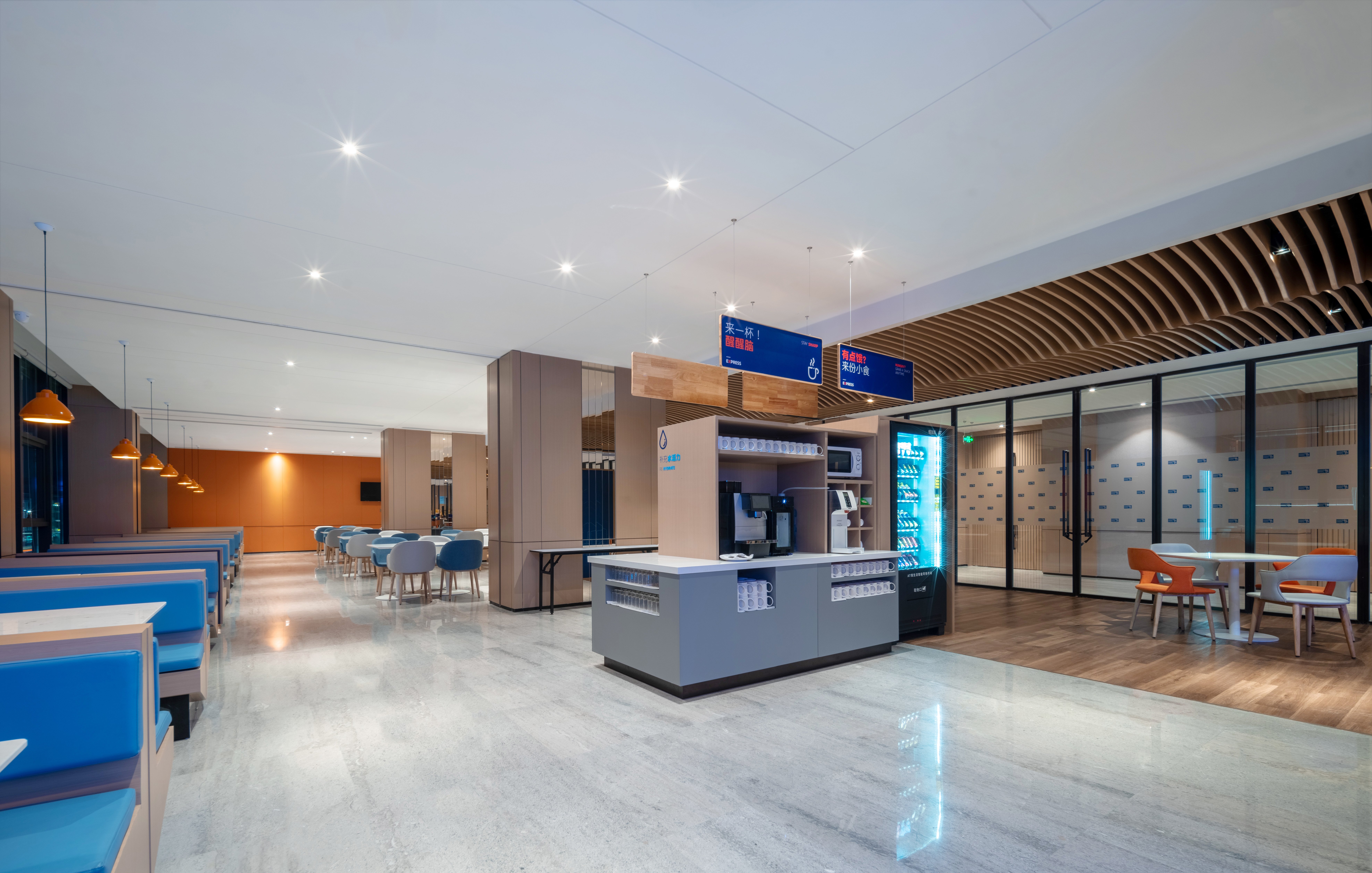 Holiday Inn Express Shenzhen Longhua 11/77