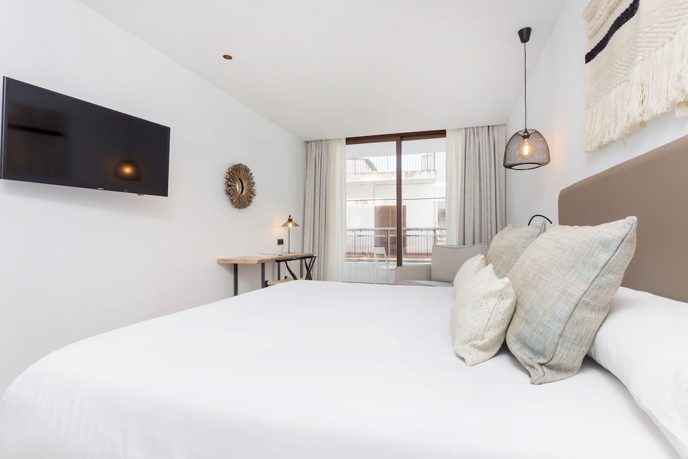 Hotel Sa Clau by Mambo Ibiza 7/37