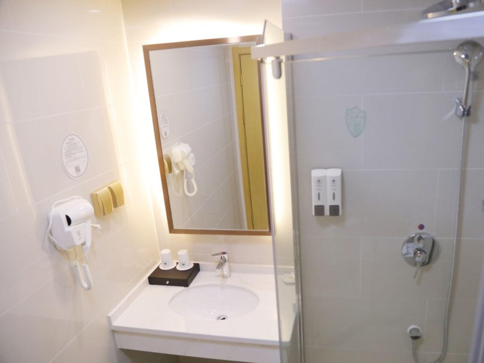GreenTree Inn Hefei Feidong County High Speed Rail Station Wuyue Plaza Express Hotel 46/50