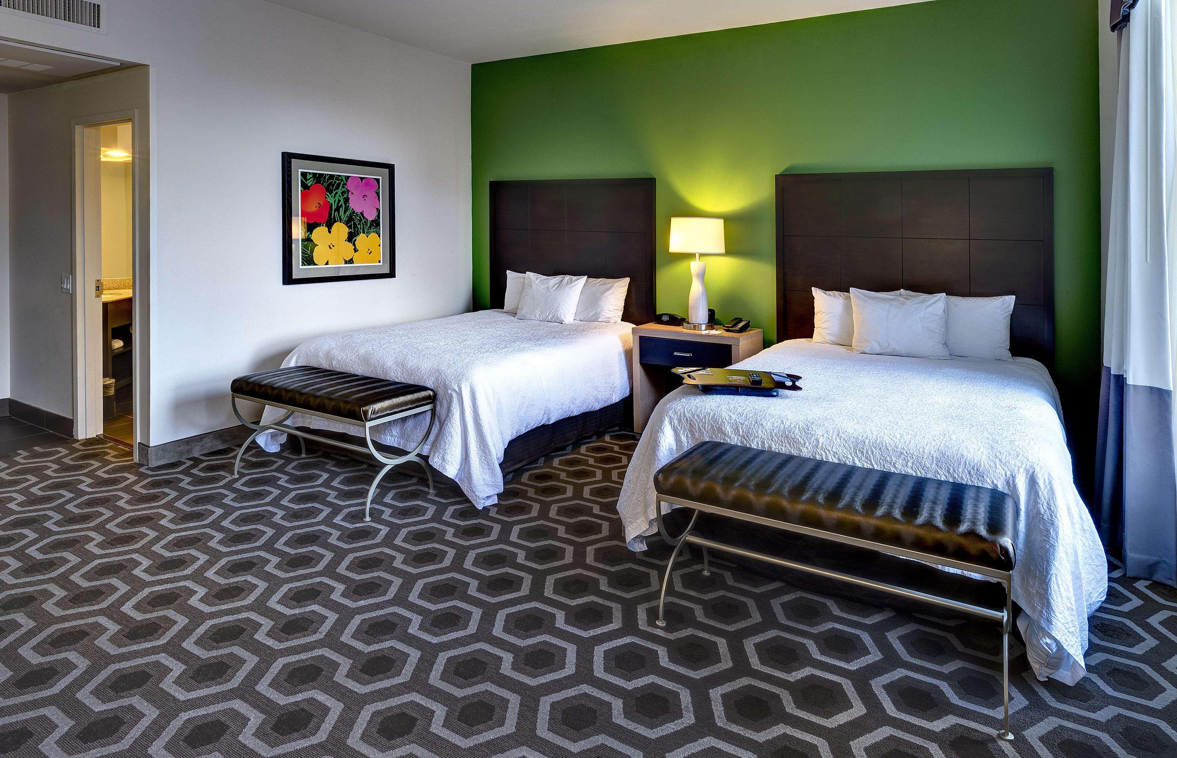 STUDIO, 2 QUEEN BEDS