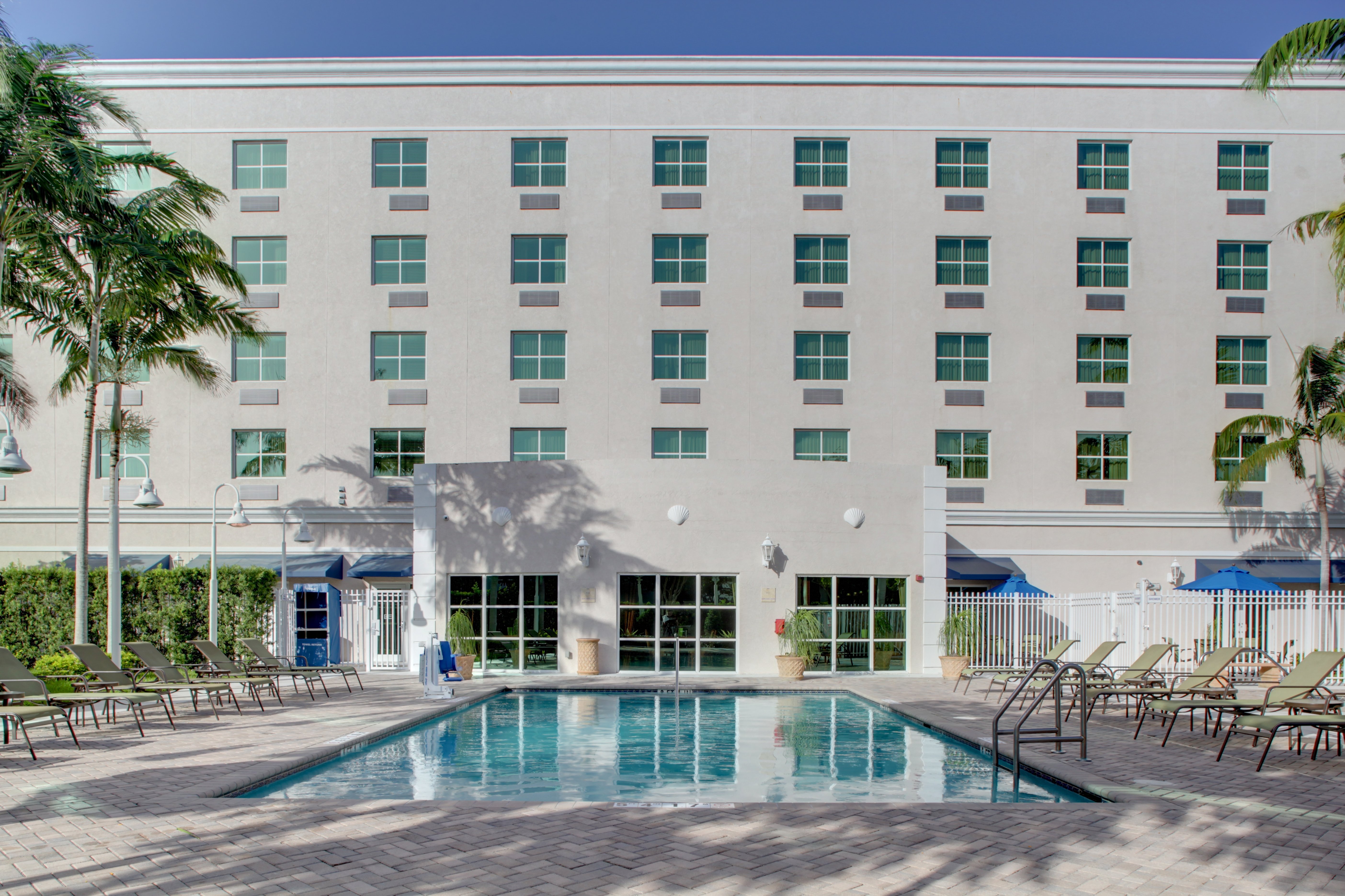 Holiday Inn Express and Suites Kendall 2/77